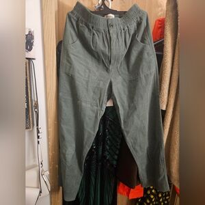 Madewell Huston Tapered Corduroy Pull-On Crop Pants in Simply Sage, Size XXS.